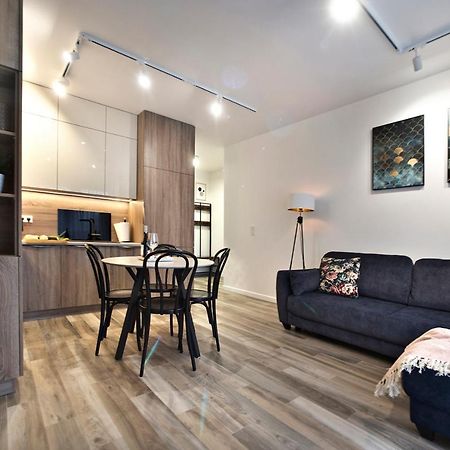 Goclaw P&O Serviced Apartments Varsavia Esterno foto