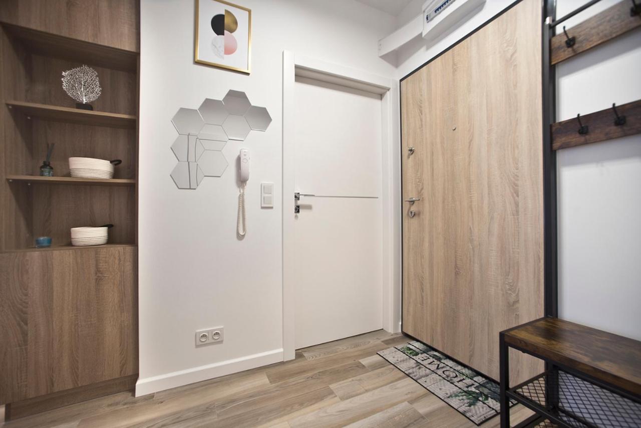 Goclaw P&O Serviced Apartments Varsavia Esterno foto