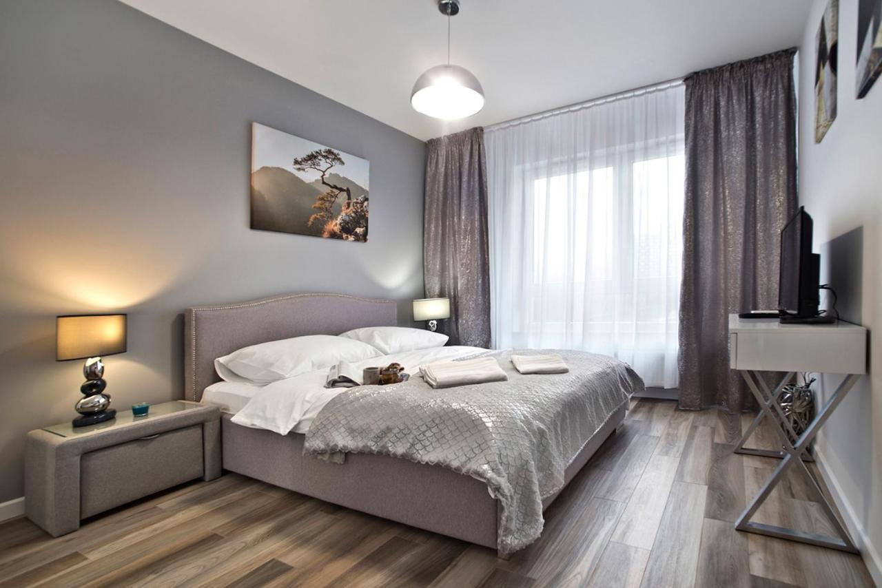 Goclaw P&O Serviced Apartments Varsavia Esterno foto
