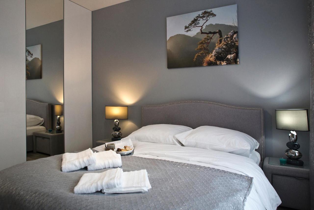 Goclaw P&O Serviced Apartments Varsavia Esterno foto